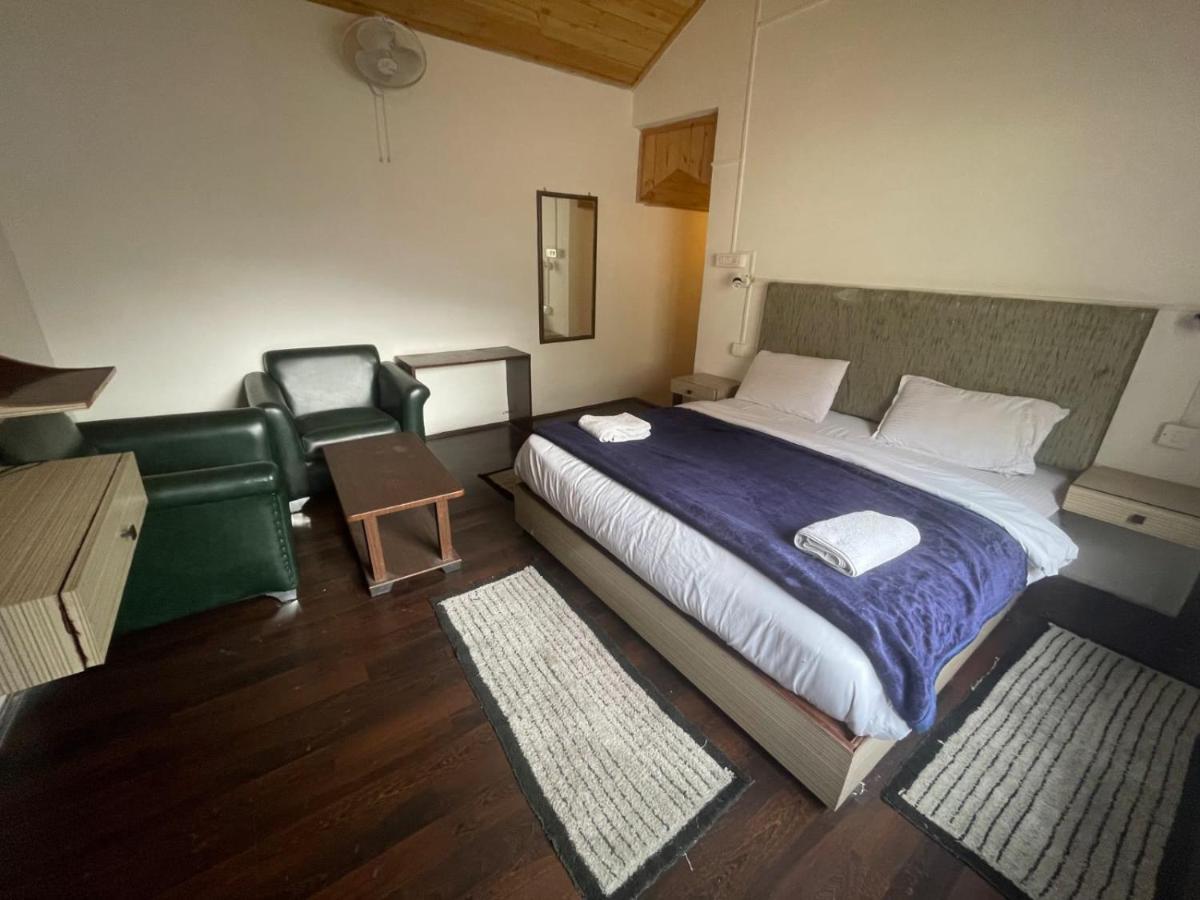 Flora Hills View Hotel Manāli Eksteriør billede
