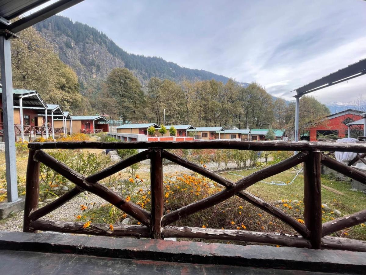 Flora Hills View Hotel Manāli Eksteriør billede
